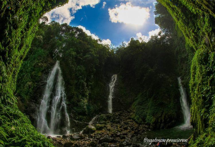 Curug Tempuk Telu via Banjarnegarakabgoid, 1. Curug Panaraban, 2. Curug Tumpuk Telu, 3. Curug Genting, 4. Curug Pletuk, 5. Curug Pitu, 6. Curug Bolong, 7. Curug Sirawe, 8. Curug Giri Tirta, 9. Curug Mrawu, 10. Curug Sikopel, 11. Curug Sinoman, 12. Curug Pundung Sewu, 13. Air Terjun Pertinggi, 14. Curug Cileret Banjarnegara, 15. Curug Gondang, 16. Air Terjun Tawana, 17. Air Terjun Sigrenjeng, 18. Obyek Wisata Curug Kali Kembang, 19. Air Terjun Semangkung