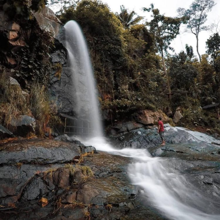 Curug Watu Ploso via IG @dimas.hy_, 1. Air Terjun Sekar Langit, 2. Curug Silawe, 3. Air Terjun Sikencling, 4. Air Terjun Grenjengan Kembar, 5. Air Terjun Goa Slandak, 6. Air Terjun Sumuran, 7. Air Terjun Kedung Kayang, 8. Curug Gleyor, 9. Grojogan Kapuhan, 10. Air Terjun Ngesong, 11. Curug Watu Ploso, 12. Curug Lawang Kori, 13. Curug Sigetik, 14. Curug Bujet, 15. Air Terjun Sigong, 16. Kedung Sembrani, 17. Wisata Alam Curug Delimas, 18. Curug Lawe, 19. Curug Winong