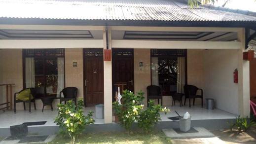 Giliano Residence via Pegipegi, 1. Good For Ya Knee Hostel & Bungalows, Akomodasi Murah Meriah Berjarak 5 Menit Jalan Kaki dari Pantai, 2. Budget Kaki Lima Tapi Ingin Akomodasi dengan Privasi Lebih? Angel’s Cottage Jawabannya, 3. Menginap dalam Suasana Eco Friendly yang Ramah Budget Bisa Kalian Dapatkan di Little Woodstock Homestay, 4. Oceane Paradise Bungalow, Cocok Bagi Kalian yang Ingin Menginap Nyaman dengan Harga Hemat, 5. Kalian Juga Dapat Mempertimbangkan Giliano Residence untuk Pilihan Akomodasi Budget nan Nyaman, 6. Ingin Menjauh Sejenak dari Peradaban Modern Tanpa Harus Jauh-jauh dari Pusat Keramaian? Coba Lirik Denaya Lodge, deh!, 7. Gili Bagaz Cottage Hadir Untuk Kalian yang Merindukan Nuansa Etnik Jawa dengan Harga Budget, 8. Walau Rate-nya Terbilang Budget, Fasilitas di Trawangan Oasis Hotel Ini Cukup Lengkap Untuk Memanjakan Wisatawan, 9. Hotel Vila Ombak, 10. Natya Hotel Gili Trawangan, 11. The Trawangan Resort, 12. Pearl of Trawangan, 13. Santorini Beach Resort, 14. Mango Dive & Bungalow
