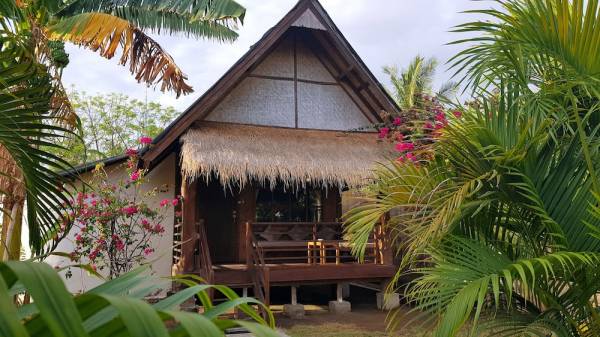 Good For Ya Knee Hostel & Bungalows via Ghrhotels, 1. Good For Ya Knee Hostel & Bungalows, Akomodasi Murah Meriah Berjarak 5 Menit Jalan Kaki dari Pantai, 2. Budget Kaki Lima Tapi Ingin Akomodasi dengan Privasi Lebih? Angel’s Cottage Jawabannya, 3. Menginap dalam Suasana Eco Friendly yang Ramah Budget Bisa Kalian Dapatkan di Little Woodstock Homestay, 4. Oceane Paradise Bungalow, Cocok Bagi Kalian yang Ingin Menginap Nyaman dengan Harga Hemat, 5. Kalian Juga Dapat Mempertimbangkan Giliano Residence untuk Pilihan Akomodasi Budget nan Nyaman, 6. Ingin Menjauh Sejenak dari Peradaban Modern Tanpa Harus Jauh-jauh dari Pusat Keramaian? Coba Lirik Denaya Lodge, deh!, 7. Gili Bagaz Cottage Hadir Untuk Kalian yang Merindukan Nuansa Etnik Jawa dengan Harga Budget, 8. Walau Rate-nya Terbilang Budget, Fasilitas di Trawangan Oasis Hotel Ini Cukup Lengkap Untuk Memanjakan Wisatawan, 9. Hotel Vila Ombak, 10. Natya Hotel Gili Trawangan, 11. The Trawangan Resort, 12. Pearl of Trawangan, 13. Santorini Beach Resort, 14. Mango Dive & Bungalow