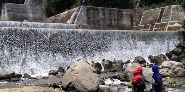 Grojogan Kapuhan via Tribun Jogja, 1. Air Terjun Sekar Langit, 2. Curug Silawe, 3. Air Terjun Sikencling, 4. Air Terjun Grenjengan Kembar, 5. Air Terjun Goa Slandak, 6. Air Terjun Sumuran, 7. Air Terjun Kedung Kayang, 8. Curug Gleyor, 9. Grojogan Kapuhan, 10. Air Terjun Ngesong, 11. Curug Watu Ploso, 12. Curug Lawang Kori, 13. Curug Sigetik, 14. Curug Bujet, 15. Air Terjun Sigong, 16. Kedung Sembrani, 17. Wisata Alam Curug Delimas, 18. Curug Lawe, 19. Curug Winong