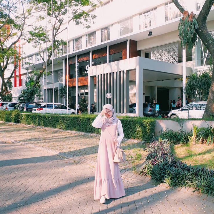 Sensasi menginap di tengah perumahan asri: Grand Cakra Hotel Malang, 1. The Batu Villas, 2. Butik Capsule Hotel, 3. Hasanah Suhat, 4. El Hotel Malang, 5. Kertanegara Premium Guest House, 6. Merbabu Guest House, 7. Solaris Hotel Malang, 8. HARRIS Hotel & Convention Malang, 9. Lux Tychi Hotel Malang , 10. The 101 Malang OJ, 11. The Balava, 12. Grand Cakra Hotel Malang