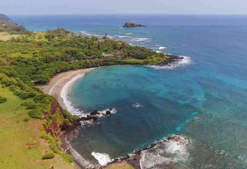 Hamoa Beach via Shutterstock, Pantai di Hawaii, the Big Island, Pantai di Pulau Maui, the Valley Isle, Pantai di Pulau Oahu, the Gathering Island, Pantai di Pulau Kauai, the Garden Isle, Pantai di Pulau Lanai, the Pineapple Isle