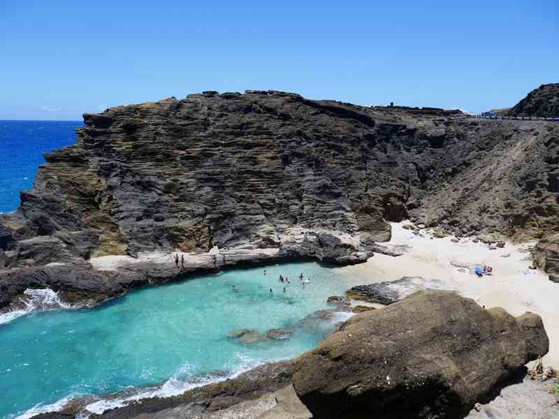 Halona Beach Cove via Shutterstock, Pantai di Hawaii, the Big Island, Pantai di Pulau Maui, the Valley Isle, Pantai di Pulau Oahu, the Gathering Island, Pantai di Pulau Kauai, the Garden Isle, Pantai di Pulau Lanai, the Pineapple Isle