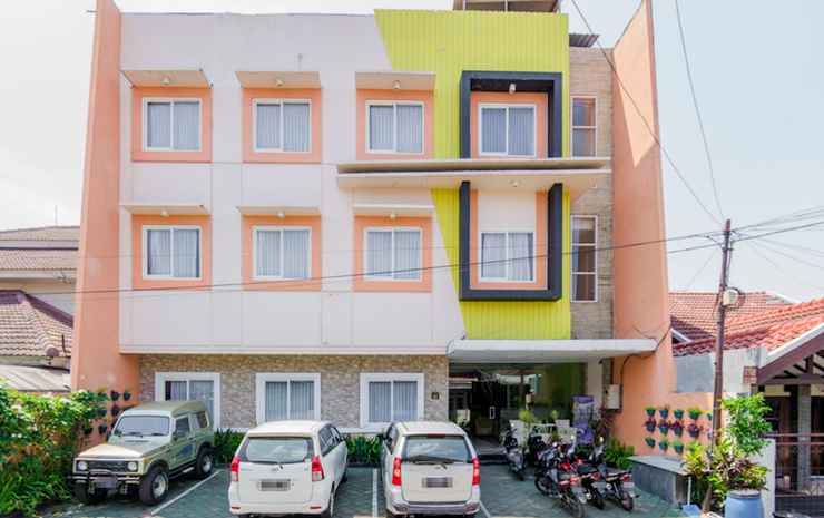 Namun Jika Lebih Suka Tipe Guesthouse, Hasanah Suhat Bisa Menjadi Alternatif yang Layak Untuk Dilirik, 1. The Batu Villas, 2. Butik Capsule Hotel, 3. Hasanah Suhat, 4. El Hotel Malang, 5. Kertanegara Premium Guest House, 6. Merbabu Guest House, 7. Solaris Hotel Malang, 8. HARRIS Hotel & Convention Malang, 9. Lux Tychi Hotel Malang , 10. The 101 Malang OJ, 11. The Balava, 12. Grand Cakra Hotel Malang