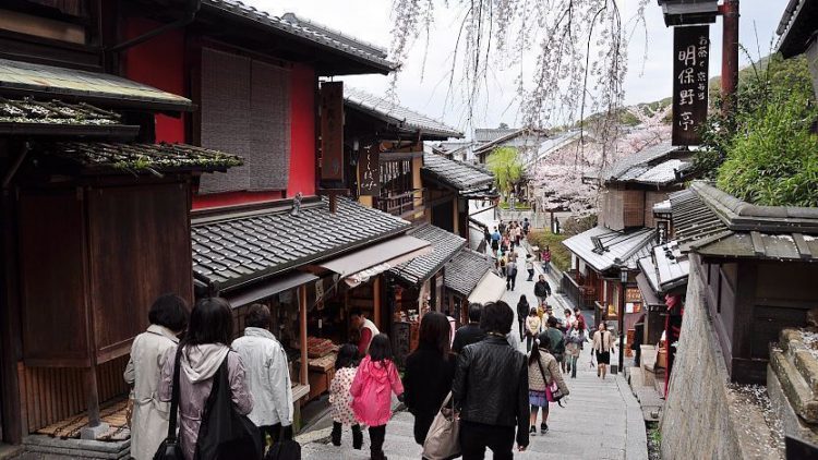 Higashiyama via Japan GUide