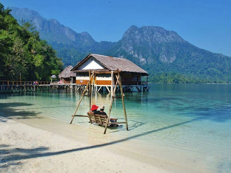 Honeymoon di Pulau Ora Maluku via Medium - Wisata Indonesia Mirip Maldives, 1. Mari Mulai Dengan Pulo Cinta, Primadona Wisata Baru di Gorontalo, 2. Masih di Indonesia Timur, Ada Pantai Ora yang Siap Membius Para Pendamba Maladewa, 3. Pulau Dodola, Morotai, Juga Menawarkan Sekeping Pesona Ala Maladewa Lho!, 4. Beralih ke Kalimantan Timur, Bersiaplah Terpesona Dengan Keindahan Pulau Maratua, 5. Ujung Barat Indonesia Pun Memiliki Sepenggal Pesona Maladewa di Pantai Iboih, 6. Pulau Sombori, Sulawesi Tengah, 7. Raja Ampat, Papua Barat, 8. Kepulauan Kei, Maluku Tenggara , 9. Pulau Bawah, Kepulauan Riau