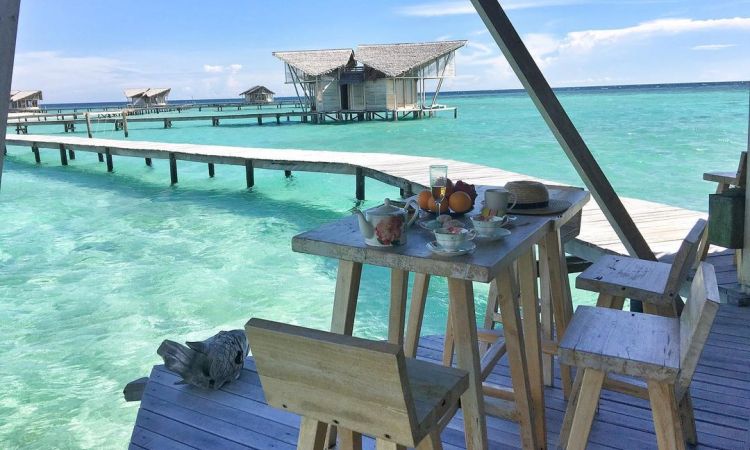 Honeymoon di Resort Pulo Cinta - Wisata Indonesia Mirip Maldives, 1. Mari Mulai Dengan Pulo Cinta, Primadona Wisata Baru di Gorontalo, 2. Masih di Indonesia Timur, Ada Pantai Ora yang Siap Membius Para Pendamba Maladewa, 3. Pulau Dodola, Morotai, Juga Menawarkan Sekeping Pesona Ala Maladewa Lho!, 4. Beralih ke Kalimantan Timur, Bersiaplah Terpesona Dengan Keindahan Pulau Maratua, 5. Ujung Barat Indonesia Pun Memiliki Sepenggal Pesona Maladewa di Pantai Iboih, 6. Pulau Sombori, Sulawesi Tengah, 7. Raja Ampat, Papua Barat, 8. Kepulauan Kei, Maluku Tenggara , 9. Pulau Bawah, Kepulauan Riau
