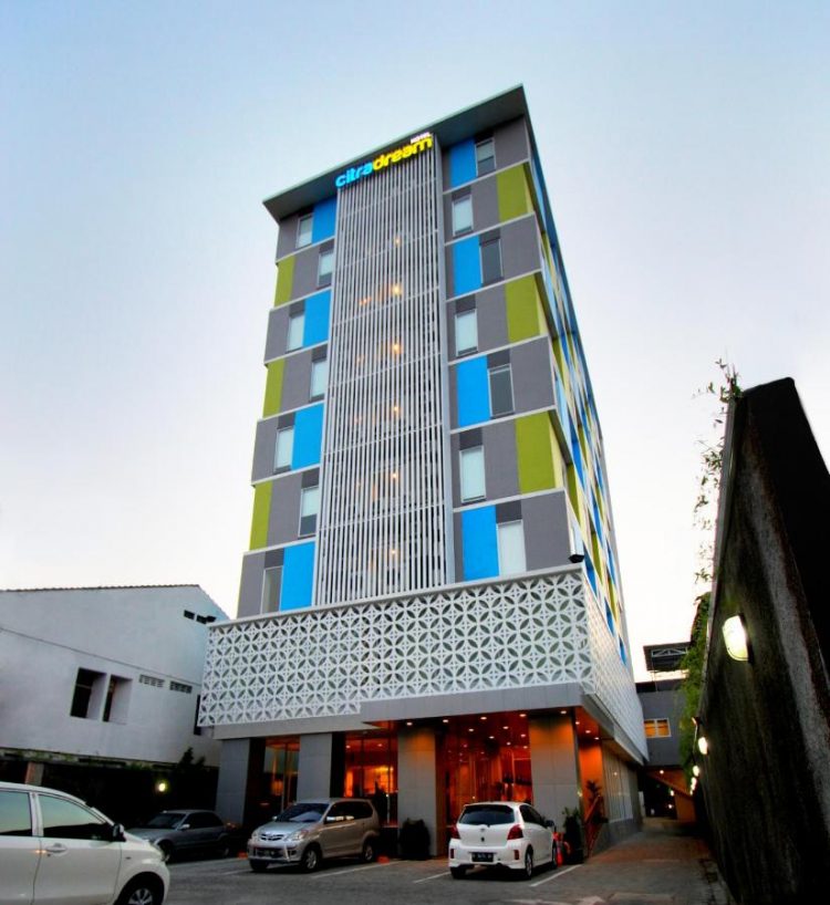 Hotel Citradream Semarang Ini Bakalan Cocok Jadi Basecamp , 1. Fovere Puri Semarang, 2. Hotel Bliss Soetta Semarang , 3. Hotel Citradream Semarang , 4. Whiz Hotel Semarang, 5. Favehotel Diponegoro, 6. Hotel Neo Candi Semarang