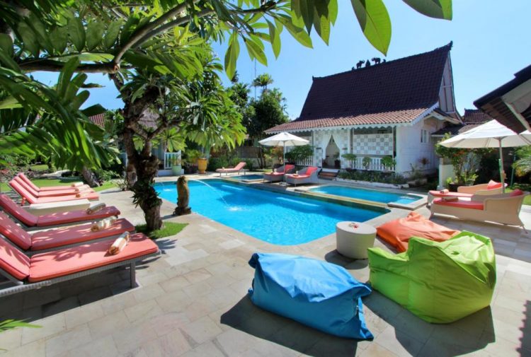 Untuk Alternatif Hotel Unik di Wilayah Sanur, Ada Hotel Puri Tempo Doeloe Untuk Menyemarakkan Liburanmu, 1. Centra Taum Resort Seminyak Bali, 2. Hotel Puri Tempo Doeloe , 3. FRii Bali Echo Beach Hotel, 4. Bambu Indah Hotel , 5. Balquisse Heritage Hotel 