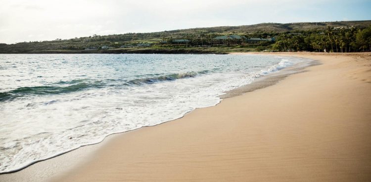 Hulopoe Beach via Gohawaii, Pantai di Hawaii, the Big Island, Pantai di Pulau Maui, the Valley Isle, Pantai di Pulau Oahu, the Gathering Island, Pantai di Pulau Kauai, the Garden Isle, Pantai di Pulau Lanai, the Pineapple Isle