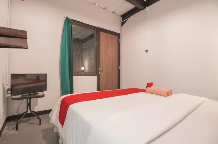 Kamar Promotion - Kamar Tidur, 1. Mari Mulai dari Sayana Bed &amp; Breakfast, Oase Homey di Tengah Keramaian Bandung , 2. Sisco Bed and Breakfast, “Rumah Kedua” yang Nggak Jauh dari Beberapa Kampus Populer di Bandung, 3. Untuk Akomodasi Hemat di Sekitar Sukajadi, Magnolia Bed &amp; Breakfast Siap Menjamu Kalian dengan Keramahan ala Rumah Sendiri, 4. Rasakan Serunya Punya “Rumah Sendiri” di Kawasan Dago Atas dengan Menginap di Rumah Kiboku Bed &amp; Breakfast, 5. Sedangkan Jika Ingin Merasakan “Punya Rumah Sendiri” di Sekitar Lembang, Rose Chamber Bed &amp; Breakfast Layak Untuk Dijamahi, 6.Summerbird Bed and Brasserie, B&amp;B Konsep Baru yang Keren dan Instagramable Banget! 