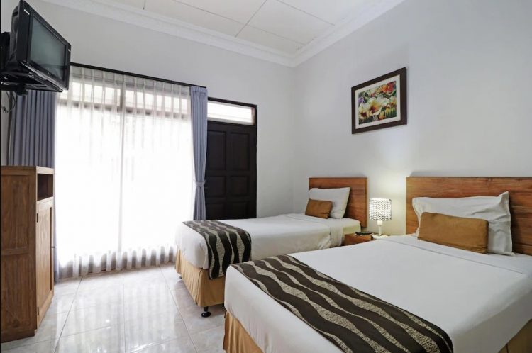 Kamar Standard Twin - Pemandangan, 1. Mari Mulai dari Sayana Bed &amp; Breakfast, Oase Homey di Tengah Keramaian Bandung , 2. Sisco Bed and Breakfast, “Rumah Kedua” yang Nggak Jauh dari Beberapa Kampus Populer di Bandung, 3. Untuk Akomodasi Hemat di Sekitar Sukajadi, Magnolia Bed &amp; Breakfast Siap Menjamu Kalian dengan Keramahan ala Rumah Sendiri, 4. Rasakan Serunya Punya “Rumah Sendiri” di Kawasan Dago Atas dengan Menginap di Rumah Kiboku Bed &amp; Breakfast, 5. Sedangkan Jika Ingin Merasakan “Punya Rumah Sendiri” di Sekitar Lembang, Rose Chamber Bed &amp; Breakfast Layak Untuk Dijamahi, 6.Summerbird Bed and Brasserie, B&amp;B Konsep Baru yang Keren dan Instagramable Banget! 