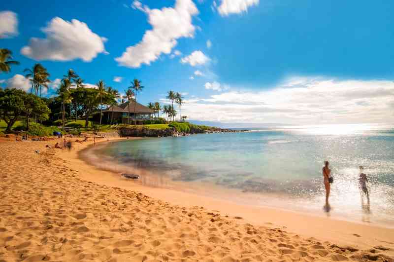 Kaanapali Beach via Shutterstock, Pantai di Hawaii, the Big Island, Pantai di Pulau Maui, the Valley Isle, Pantai di Pulau Oahu, the Gathering Island, Pantai di Pulau Kauai, the Garden Isle, Pantai di Pulau Lanai, the Pineapple Isle