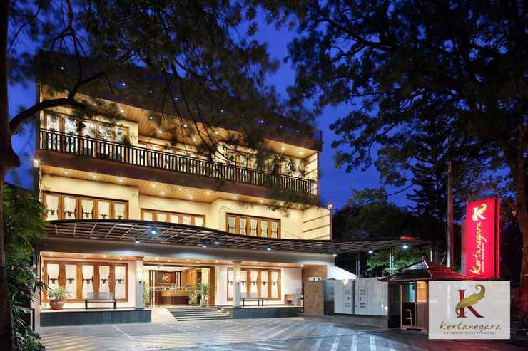 Kertanegara Premium Guest House, Akomodasi Bernuansa Homey yang Rate-nya Bersahabat Banget, 1. The Batu Villas, 2. Butik Capsule Hotel, 3. Hasanah Suhat, 4. El Hotel Malang, 5. Kertanegara Premium Guest House, 6. Merbabu Guest House, 7. Solaris Hotel Malang, 8. HARRIS Hotel & Convention Malang, 9. Lux Tychi Hotel Malang , 10. The 101 Malang OJ, 11. The Balava, 12. Grand Cakra Hotel Malang