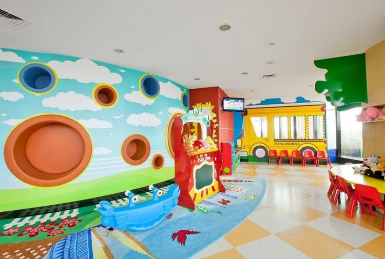 Kids Club The Trans Luxury Hotel via facebook, 1. Mari Mulai dari GH Universal, Hotel dengan Arsitektur TERKEREN di Seantero Bandung, 2. Hotel Padma, Hotel dengan View TERINDAH: Menghadap ke Arah Lembah, Cyin!, 3. Stevie G, Hotel dengan Konsep TERUNIK, Khususnya untuk Fans Liverpool, 4. Untuk Pengalaman Berenang yang Memuaskan, Menginaplah di Oasis Siliwangi Boutique Hotel yang Memiliki Kolam Renang TERBAIK Sekelas Waterpark, 5. Trans Luxury Hotel Bandung, Hotel Mewah dengan Fasilitas Hiburan TERLENGKAP, 6. Mencari Hotel dengan View Pedesaan? Menginaplah di Sapu Lidi, Hotel dengan View TER-UDIK se-Bandung Raya., 7. Untuk Liburan Berkesan yang Nggak Bikin Kantong Bolong, Menginap Saja di Cottonwood Bed & Breakfast, Hotel Berbintang TERMURAH dalam Daftar Ini., 8. Last But Not Least, Kalian Dapat Mencicipi Sepenggal Keharuman Sejarah Masa Lalu Bandung dengan Menginap di Savoy Homann, Hotel TERTUA dan Paling Bersejarah dalam Daftar Rekomendasi Ini.