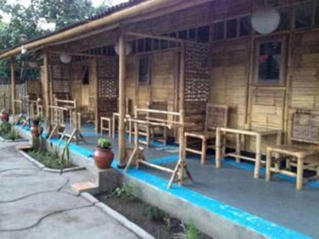Little Woodstock Homestay via Agoda, 1. Good For Ya Knee Hostel & Bungalows, Akomodasi Murah Meriah Berjarak 5 Menit Jalan Kaki dari Pantai, 2. Budget Kaki Lima Tapi Ingin Akomodasi dengan Privasi Lebih? Angel’s Cottage Jawabannya, 3. Menginap dalam Suasana Eco Friendly yang Ramah Budget Bisa Kalian Dapatkan di Little Woodstock Homestay, 4. Oceane Paradise Bungalow, Cocok Bagi Kalian yang Ingin Menginap Nyaman dengan Harga Hemat, 5. Kalian Juga Dapat Mempertimbangkan Giliano Residence untuk Pilihan Akomodasi Budget nan Nyaman, 6. Ingin Menjauh Sejenak dari Peradaban Modern Tanpa Harus Jauh-jauh dari Pusat Keramaian? Coba Lirik Denaya Lodge, deh!, 7. Gili Bagaz Cottage Hadir Untuk Kalian yang Merindukan Nuansa Etnik Jawa dengan Harga Budget, 8. Walau Rate-nya Terbilang Budget, Fasilitas di Trawangan Oasis Hotel Ini Cukup Lengkap Untuk Memanjakan Wisatawan, 9. Hotel Vila Ombak, 10. Natya Hotel Gili Trawangan, 11. The Trawangan Resort, 12. Pearl of Trawangan, 13. Santorini Beach Resort, 14. Mango Dive & Bungalow