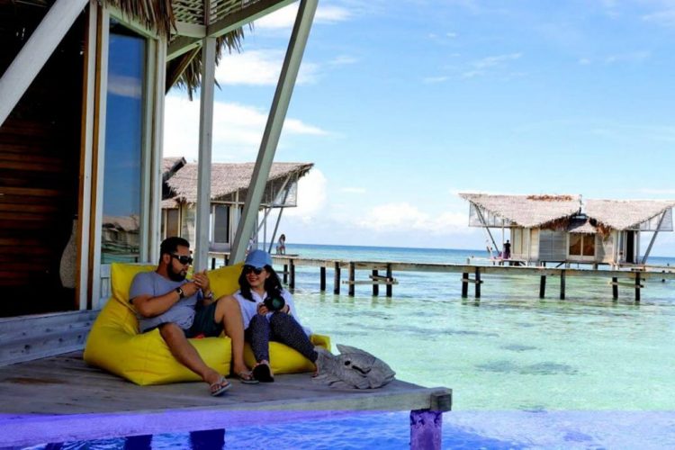 Love Island Gorontalo - Wisata Indonesia Mirip Maldives, 1. Mari Mulai Dengan Pulo Cinta, Primadona Wisata Baru di Gorontalo, 2. Masih di Indonesia Timur, Ada Pantai Ora yang Siap Membius Para Pendamba Maladewa, 3. Pulau Dodola, Morotai, Juga Menawarkan Sekeping Pesona Ala Maladewa Lho!, 4. Beralih ke Kalimantan Timur, Bersiaplah Terpesona Dengan Keindahan Pulau Maratua, 5. Ujung Barat Indonesia Pun Memiliki Sepenggal Pesona Maladewa di Pantai Iboih, 6. Pulau Sombori, Sulawesi Tengah, 7. Raja Ampat, Papua Barat, 8. Kepulauan Kei, Maluku Tenggara , 9. Pulau Bawah, Kepulauan Riau