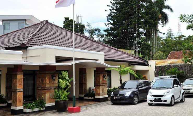 Magnolia Bed &amp; Breakfast via Traveloka, 1. Mari Mulai dari Sayana Bed &amp; Breakfast, Oase Homey di Tengah Keramaian Bandung , 2. Sisco Bed and Breakfast, “Rumah Kedua” yang Nggak Jauh dari Beberapa Kampus Populer di Bandung, 3. Untuk Akomodasi Hemat di Sekitar Sukajadi, Magnolia Bed &amp; Breakfast Siap Menjamu Kalian dengan Keramahan ala Rumah Sendiri, 4. Rasakan Serunya Punya “Rumah Sendiri” di Kawasan Dago Atas dengan Menginap di Rumah Kiboku Bed &amp; Breakfast, 5. Sedangkan Jika Ingin Merasakan “Punya Rumah Sendiri” di Sekitar Lembang, Rose Chamber Bed &amp; Breakfast Layak Untuk Dijamahi, 6.Summerbird Bed and Brasserie, B&amp;B Konsep Baru yang Keren dan Instagramable Banget! 