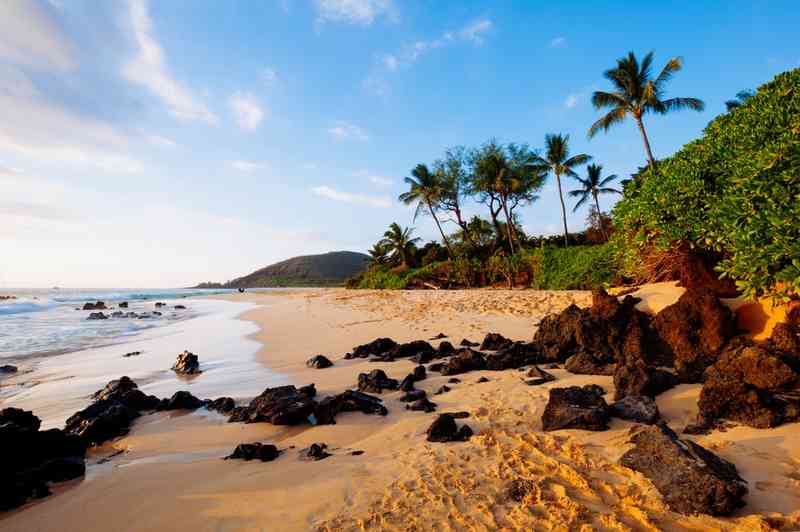 Makena Beach via Shutterstock, Pantai di Hawaii, the Big Island, Pantai di Pulau Maui, the Valley Isle, Pantai di Pulau Oahu, the Gathering Island, Pantai di Pulau Kauai, the Garden Isle, Pantai di Pulau Lanai, the Pineapple Isle