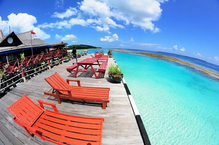 Maratua Paradise Resort, 1. Mari Mulai Dengan Pulo Cinta, Primadona Wisata Baru di Gorontalo, 2. Masih di Indonesia Timur, Ada Pantai Ora yang Siap Membius Para Pendamba Maladewa, 3. Pulau Dodola, Morotai, Juga Menawarkan Sekeping Pesona Ala Maladewa Lho!, 4. Beralih ke Kalimantan Timur, Bersiaplah Terpesona Dengan Keindahan Pulau Maratua, 5. Ujung Barat Indonesia Pun Memiliki Sepenggal Pesona Maladewa di Pantai Iboih, 6. Pulau Sombori, Sulawesi Tengah, 7. Raja Ampat, Papua Barat, 8. Kepulauan Kei, Maluku Tenggara , 9. Pulau Bawah, Kepulauan Riau