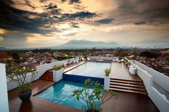 MaxOne Hotels at Malang, 1. Aventree Syariah Homestay, 2. Hotel Alimar Malang  , 3. MaxOne Hotels at Malang, 4. Lirik Swiss-Belinn Malang, 5. Ibis Styles Malang Hotel, 6. Boutique Guest House, 7. Arjuna Hotel