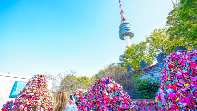 Menulis Nama dan Pasangan di Love Lock N Seoul Tower via Kumparan, Mengurus Visa Korea, Transportasi Menuju Seoul, Memilih Penginapan di Seoul, Rekomendasi Tempat Wisata di Seoul, Rekomendasi Tempat Wisata di Seoul Lainnya, Tempat Wisata Belanja di Seoul, Wisata Budaya Tradisional Korea, Destinasi Wisata Tradisional, Tempat Wisata Paling Instagramable di Seoul, Tempat Wisata Paling Palace di Seoul, Museum di Seoul yang Wajib Dikunjungi, Tempat Wisata untuk Pencinta K-Pop di Seoul, Wisata Alam dan Taman di Seoul