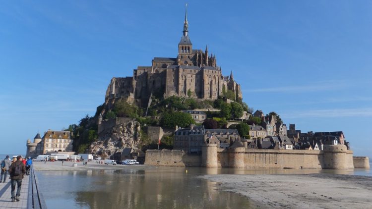 Mont Saint-Michel via Pixabay, 1. Paris, 2. Marseille, 4. Strasbourg, 5. Mont Saint-Michel, 6. Bordeaux, 7. Aix-en-Provence, 8. Lourdes