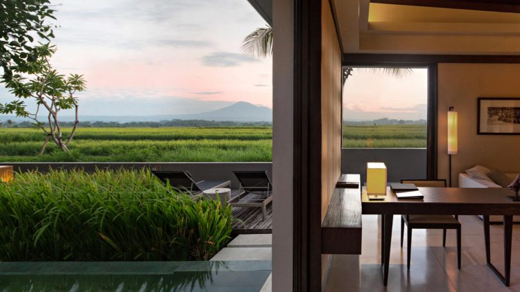 Mountain Pool Villa, 1. Mulia Resort Nusa Dua, Hotel Mewah dengan Dua Kapel Romantis di Tepi Pantai Nusa Dua, 2. Selebrity Hong Kong, Sharon Chan dan Pasangannya, Memilih Conrad Bali Sebagai Venue Wedding dan Bulan Madu Mereka , 3. Villa Bayuh Sabbha, Pernah Menjadi Saksi Janji Suci Antara Tamara Bleszynski dan Mike Lewis, 4. Mari Beralih ke Ayana Spa &amp; Resort Bali, Tempat Franda dan Samuel Zylgwyn Mengikat Janji, 5. Dan Tentu Saja Jangan Lupakan Alila Villas Soori, Tempatnya Raffi Ahmad dan Nagita Slavina Menggelar Private Party di Bali