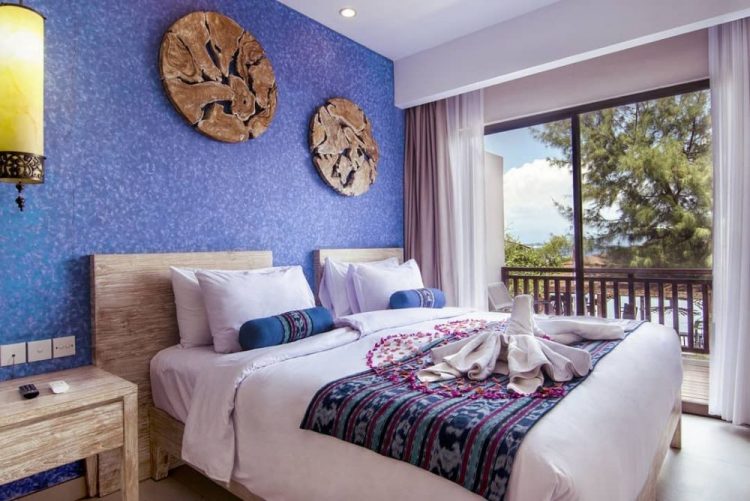 Natya Hotel Gili Trawangan, 1. Good For Ya Knee Hostel & Bungalows, Akomodasi Murah Meriah Berjarak 5 Menit Jalan Kaki dari Pantai, 2. Budget Kaki Lima Tapi Ingin Akomodasi dengan Privasi Lebih? Angel’s Cottage Jawabannya, 3. Menginap dalam Suasana Eco Friendly yang Ramah Budget Bisa Kalian Dapatkan di Little Woodstock Homestay, 4. Oceane Paradise Bungalow, Cocok Bagi Kalian yang Ingin Menginap Nyaman dengan Harga Hemat, 5. Kalian Juga Dapat Mempertimbangkan Giliano Residence untuk Pilihan Akomodasi Budget nan Nyaman, 6. Ingin Menjauh Sejenak dari Peradaban Modern Tanpa Harus Jauh-jauh dari Pusat Keramaian? Coba Lirik Denaya Lodge, deh!, 7. Gili Bagaz Cottage Hadir Untuk Kalian yang Merindukan Nuansa Etnik Jawa dengan Harga Budget, 8. Walau Rate-nya Terbilang Budget, Fasilitas di Trawangan Oasis Hotel Ini Cukup Lengkap Untuk Memanjakan Wisatawan, 9. Hotel Vila Ombak, 10. Natya Hotel Gili Trawangan, 11. The Trawangan Resort, 12. Pearl of Trawangan, 13. Santorini Beach Resort, 14. Mango Dive & Bungalow