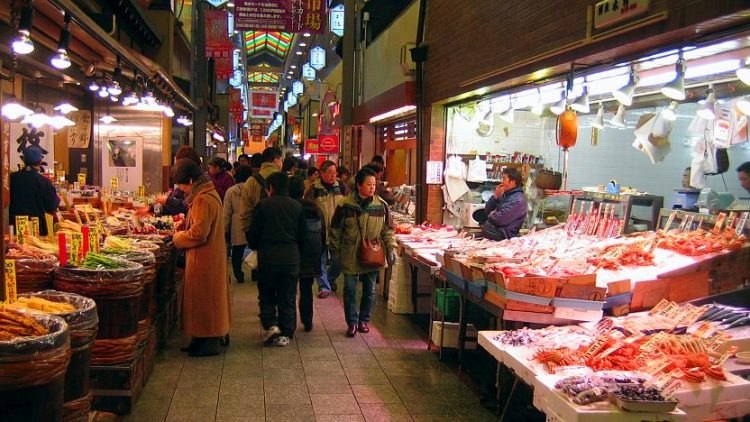 Nishiki Market via Japan Guide - Tempat Wisata di Kyoto