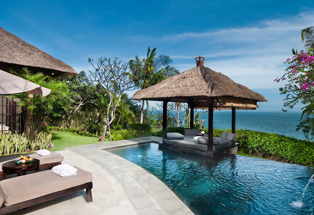 Ocean Front Cliff Pool Villa, 1. Mulia Resort Nusa Dua, Hotel Mewah dengan Dua Kapel Romantis di Tepi Pantai Nusa Dua, 2. Selebrity Hong Kong, Sharon Chan dan Pasangannya, Memilih Conrad Bali Sebagai Venue Wedding dan Bulan Madu Mereka , 3. Villa Bayuh Sabbha, Pernah Menjadi Saksi Janji Suci Antara Tamara Bleszynski dan Mike Lewis, 4. Mari Beralih ke Ayana Spa &amp; Resort Bali, Tempat Franda dan Samuel Zylgwyn Mengikat Janji, 5. Dan Tentu Saja Jangan Lupakan Alila Villas Soori, Tempatnya Raffi Ahmad dan Nagita Slavina Menggelar Private Party di Bali