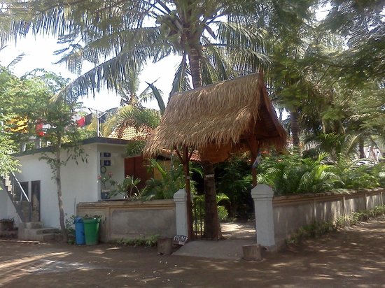 Oceane Paradise Bungalow via Tripadvisor, 1. Good For Ya Knee Hostel & Bungalows, Akomodasi Murah Meriah Berjarak 5 Menit Jalan Kaki dari Pantai, 2. Budget Kaki Lima Tapi Ingin Akomodasi dengan Privasi Lebih? Angel’s Cottage Jawabannya, 3. Menginap dalam Suasana Eco Friendly yang Ramah Budget Bisa Kalian Dapatkan di Little Woodstock Homestay, 4. Oceane Paradise Bungalow, Cocok Bagi Kalian yang Ingin Menginap Nyaman dengan Harga Hemat, 5. Kalian Juga Dapat Mempertimbangkan Giliano Residence untuk Pilihan Akomodasi Budget nan Nyaman, 6. Ingin Menjauh Sejenak dari Peradaban Modern Tanpa Harus Jauh-jauh dari Pusat Keramaian? Coba Lirik Denaya Lodge, deh!, 7. Gili Bagaz Cottage Hadir Untuk Kalian yang Merindukan Nuansa Etnik Jawa dengan Harga Budget, 8. Walau Rate-nya Terbilang Budget, Fasilitas di Trawangan Oasis Hotel Ini Cukup Lengkap Untuk Memanjakan Wisatawan, 9. Hotel Vila Ombak, 10. Natya Hotel Gili Trawangan, 11. The Trawangan Resort, 12. Pearl of Trawangan, 13. Santorini Beach Resort, 14. Mango Dive & Bungalow