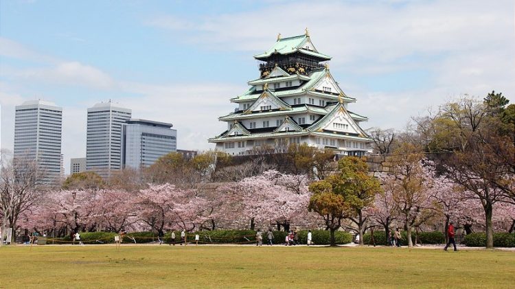 Osaka Castle via Japan Guide