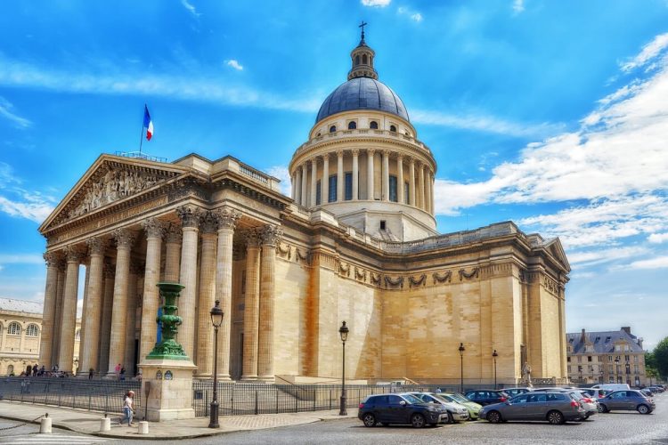 Panthéon via Lonelyplanet, 1. Palace of Versailles, 2. Fontainebleau, 3. Sceaux, 4. Mont Saint Michel, 5. Saint-Germain-en-Laye, 6. Provins, 7. Chartres, 8. Reims, 9. Giverny, 10. Menara Eiffel, 11. Musee du Louvre, 12. Notre Dame de Paris, 13. Arc de Triomphe, 14. Champs-Élysées, 15. Sacré-Cœur, 16. Tuileries Garden, 17. Jardin du Luxembourg, 18. Montmartre, 19. Musée d’Orsay, 20. Disneyland Paris, 21. Place de la Concorde, 22. The Centre Pompidou, 23. Le Marais, 24. Champ de Mars, 25. Palais Garnier, 26. Montparnasse Tower, 27. Panthéon, 28. Rodin Museum, 29. Conciergerie, 30. Pont des Arts, 31. Musée de l’Orangerie, 32. Grand Palais, 33. La Villette