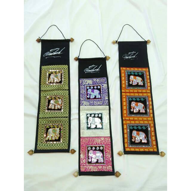 Pajangan Dinding Payet Khas Thailand via Shopee, 1. Souvenir Gajah, 2. Kelapa dan Segala Kerajinannya, 3. Segala Sesuatu Bertema Tuk-tuk, 4. Produk Spa, 5. Saus dan Bumbu, 6. Sutra Thailand, 7. Aksesoris Lokal, 8. Celana Muay-Thai, 9. Pakaian Tradisional, 10. Pocket Kulit, 11. Tas Unik Thailand, 12. Porselen Benjarong, Pajangan Keramik Khas Thailand, 13. Payung Kertas, 14. Bantal Segitiga Khas Thailand, 15. Ornamen dan Ukiran dari Kayu, 16. Wadah Anyaman Bambu untuk Tempat Nasi, 17. Perlengkapan Meditasi, 18. Pernak-pernik Unik, 19. Aneka Dekorasi dan Hiasan dari Kulit, 20. Lampu dan Lentera, 21. Permen, 22. Selai Khas Thailand, 23. Manisan Buah, 24. Aneka Cokelat, 25. Keripik Durian, 26. MAMA Tom Yum, 27. Pad Thai Instan, 28. Bento Squid Seafood Snack, 29. Pajangan Dinding Payet Khas Thailand