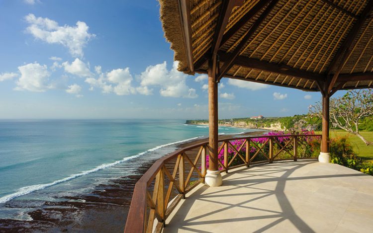 Pemandangan ke arah lautan lepas Bayuh Sabbha clifftop, 1. Mulia Resort Nusa Dua, Hotel Mewah dengan Dua Kapel Romantis di Tepi Pantai Nusa Dua, 2. Selebrity Hong Kong, Sharon Chan dan Pasangannya, Memilih Conrad Bali Sebagai Venue Wedding dan Bulan Madu Mereka , 3. Villa Bayuh Sabbha, Pernah Menjadi Saksi Janji Suci Antara Tamara Bleszynski dan Mike Lewis, 4. Mari Beralih ke Ayana Spa &amp; Resort Bali, Tempat Franda dan Samuel Zylgwyn Mengikat Janji, 5. Dan Tentu Saja Jangan Lupakan Alila Villas Soori, Tempatnya Raffi Ahmad dan Nagita Slavina Menggelar Private Party di Bali