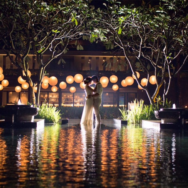 Pernikahan di Alila Villas Soori Foto by @onethreeonefour_weddings, 1. Mulia Resort Nusa Dua, Hotel Mewah dengan Dua Kapel Romantis di Tepi Pantai Nusa Dua, 2. Selebrity Hong Kong, Sharon Chan dan Pasangannya, Memilih Conrad Bali Sebagai Venue Wedding dan Bulan Madu Mereka , 3. Villa Bayuh Sabbha, Pernah Menjadi Saksi Janji Suci Antara Tamara Bleszynski dan Mike Lewis, 4. Mari Beralih ke Ayana Spa &amp; Resort Bali, Tempat Franda dan Samuel Zylgwyn Mengikat Janji, 5. Dan Tentu Saja Jangan Lupakan Alila Villas Soori, Tempatnya Raffi Ahmad dan Nagita Slavina Menggelar Private Party di Bali