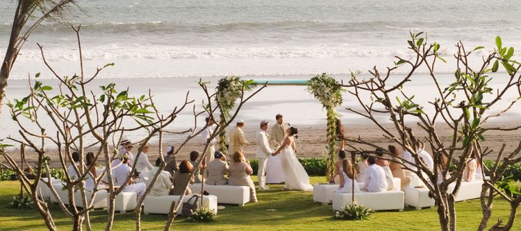 Pesta pernikahan di Alila Villas Soori, 1. Mulia Resort Nusa Dua, Hotel Mewah dengan Dua Kapel Romantis di Tepi Pantai Nusa Dua, 2. Selebrity Hong Kong, Sharon Chan dan Pasangannya, Memilih Conrad Bali Sebagai Venue Wedding dan Bulan Madu Mereka , 3. Villa Bayuh Sabbha, Pernah Menjadi Saksi Janji Suci Antara Tamara Bleszynski dan Mike Lewis, 4. Mari Beralih ke Ayana Spa &amp; Resort Bali, Tempat Franda dan Samuel Zylgwyn Mengikat Janji, 5. Dan Tentu Saja Jangan Lupakan Alila Villas Soori, Tempatnya Raffi Ahmad dan Nagita Slavina Menggelar Private Party di Bali