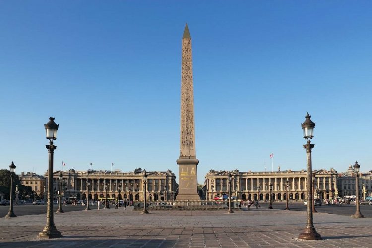 Place de la Concorde via Britannica, 1. Palace of Versailles, 2. Fontainebleau, 3. Sceaux, 4. Mont Saint Michel, 5. Saint-Germain-en-Laye, 6. Provins, 7. Chartres, 8. Reims, 9. Giverny, 10. Menara Eiffel, 11. Musee du Louvre, 12. Notre Dame de Paris, 13. Arc de Triomphe, 14. Champs-Élysées, 15. Sacré-Cœur, 16. Tuileries Garden, 17. Jardin du Luxembourg, 18. Montmartre, 19. Musée d’Orsay, 20. Disneyland Paris, 21. Place de la Concorde, 22. The Centre Pompidou, 23. Le Marais, 24. Champ de Mars, 25. Palais Garnier, 26. Montparnasse Tower, 27. Panthéon, 28. Rodin Museum, 29. Conciergerie, 30. Pont des Arts, 31. Musée de l’Orangerie, 32. Grand Palais, 33. La Villette