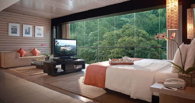 Premier Suite (62 meter persegi) via padmahotelbandung, 1. Mari Mulai dari GH Universal, Hotel dengan Arsitektur TERKEREN di Seantero Bandung, 2. Hotel Padma, Hotel dengan View TERINDAH: Menghadap ke Arah Lembah, Cyin!, 3. Stevie G, Hotel dengan Konsep TERUNIK, Khususnya untuk Fans Liverpool, 4. Untuk Pengalaman Berenang yang Memuaskan, Menginaplah di Oasis Siliwangi Boutique Hotel yang Memiliki Kolam Renang TERBAIK Sekelas Waterpark, 5. Trans Luxury Hotel Bandung, Hotel Mewah dengan Fasilitas Hiburan TERLENGKAP, 6. Mencari Hotel dengan View Pedesaan? Menginaplah di Sapu Lidi, Hotel dengan View TER-UDIK se-Bandung Raya., 7. Untuk Liburan Berkesan yang Nggak Bikin Kantong Bolong, Menginap Saja di Cottonwood Bed & Breakfast, Hotel Berbintang TERMURAH dalam Daftar Ini., 8. Last But Not Least, Kalian Dapat Mencicipi Sepenggal Keharuman Sejarah Masa Lalu Bandung dengan Menginap di Savoy Homann, Hotel TERTUA dan Paling Bersejarah dalam Daftar Rekomendasi Ini.