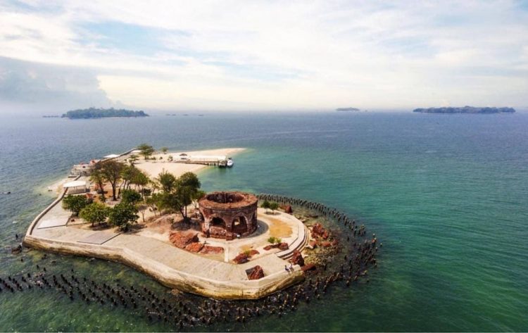 Pulau Kelor - 19 Destinasi Wisata di Pulau Seribu Terbaik &amp; TerHits Dikunjungi, Informasi Dasar, Posisi dan Peta Kepulauan Seribu, Destinasi Wisata di Pulau Seribu, Pulau yang Bisa Dikunjungi Oleh Wisatawan, Akses Menuju Kepulauan Seribu