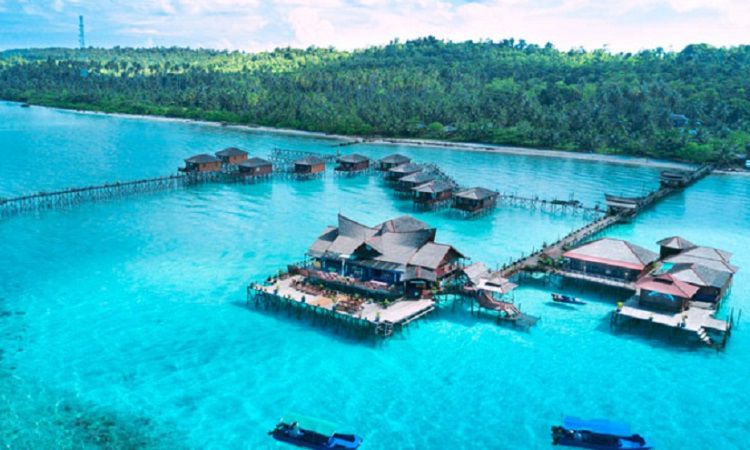 Pulau Maratua, 1. Mari Mulai Dengan Pulo Cinta, Primadona Wisata Baru di Gorontalo, 2. Masih di Indonesia Timur, Ada Pantai Ora yang Siap Membius Para Pendamba Maladewa, 3. Pulau Dodola, Morotai, Juga Menawarkan Sekeping Pesona Ala Maladewa Lho!, 4. Beralih ke Kalimantan Timur, Bersiaplah Terpesona Dengan Keindahan Pulau Maratua, 5. Ujung Barat Indonesia Pun Memiliki Sepenggal Pesona Maladewa di Pantai Iboih, 6. Pulau Sombori, Sulawesi Tengah, 7. Raja Ampat, Papua Barat, 8. Kepulauan Kei, Maluku Tenggara , 9. Pulau Bawah, Kepulauan Riau