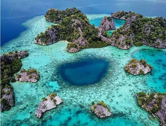 Pulau Sombori, Sulawesi Tengah via Majalan Gpriority, 1. Mari Mulai Dengan Pulo Cinta, Primadona Wisata Baru di Gorontalo, 2. Masih di Indonesia Timur, Ada Pantai Ora yang Siap Membius Para Pendamba Maladewa, 3. Pulau Dodola, Morotai, Juga Menawarkan Sekeping Pesona Ala Maladewa Lho!, 4. Beralih ke Kalimantan Timur, Bersiaplah Terpesona Dengan Keindahan Pulau Maratua, 5. Ujung Barat Indonesia Pun Memiliki Sepenggal Pesona Maladewa di Pantai Iboih, 6. Pulau Sombori, Sulawesi Tengah, 7. Raja Ampat, Papua Barat, 8. Kepulauan Kei, Maluku Tenggara , 9. Pulau Bawah, Kepulauan Riau
