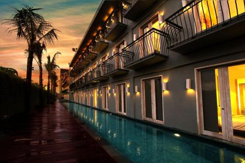 Pengen Ngerasain Serunya Bangun Tidur Langsung Berenang? Maka Kalian Harus Nginep di FRii Bali Echo Beach Hotel, 1. Centra Taum Resort Seminyak Bali, 2. Hotel Puri Tempo Doeloe , 3. FRii Bali Echo Beach Hotel, 4. Bambu Indah Hotel , 5. Balquisse Heritage Hotel 