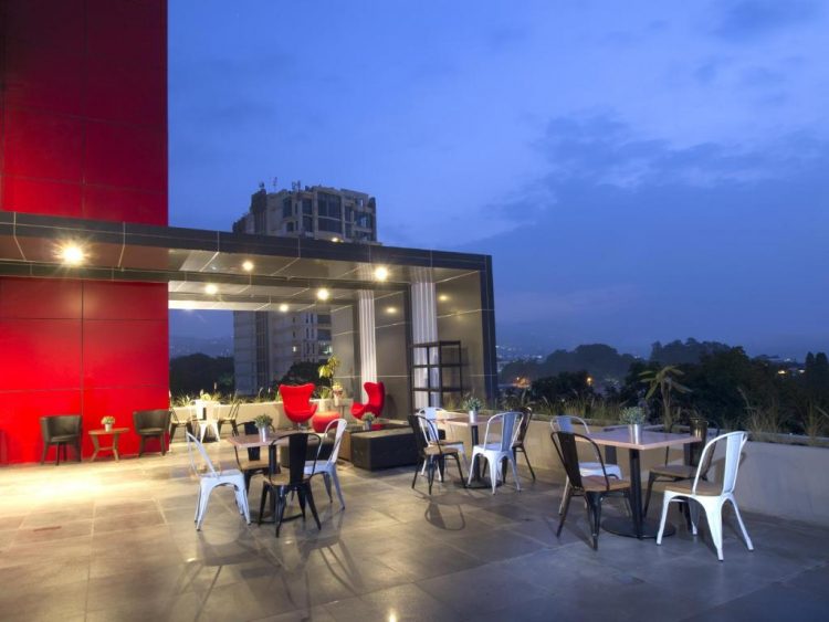 Rooftop Tune Hotel Dago via Booking