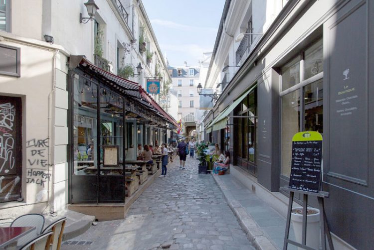 Rue du Commerce via Bonjourparis, Tips Secara Umum, # Shopping Street dan Distrik Belanja Populer, # Pusat Perbelanjaan, # Toko Diskon, # Pasar Tradisional, Barang Antik, dan Sejenisnya, # Barang-barang Vintage, # Tempat Lainnya di Paris, #Jenis Tempat Belanja/Nama Tempat, #Ukuran dan warna, #Seputar pembayaran