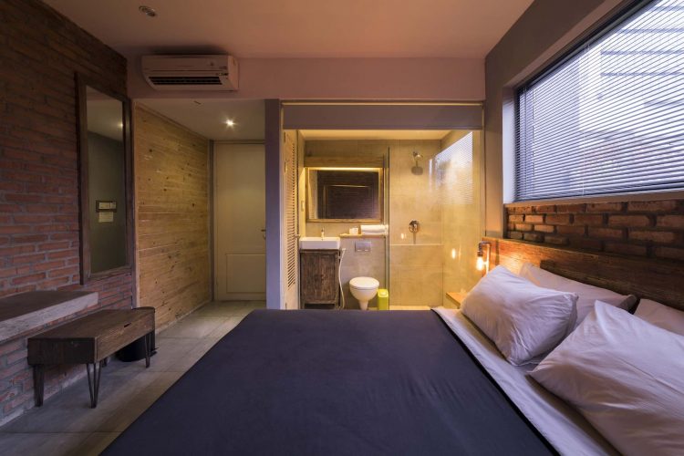 Rustic Deluxe Double Bed (180x200), 1. Mari Mulai dari Sayana Bed &amp; Breakfast, Oase Homey di Tengah Keramaian Bandung , 2. Sisco Bed and Breakfast, “Rumah Kedua” yang Nggak Jauh dari Beberapa Kampus Populer di Bandung, 3. Untuk Akomodasi Hemat di Sekitar Sukajadi, Magnolia Bed &amp; Breakfast Siap Menjamu Kalian dengan Keramahan ala Rumah Sendiri, 4. Rasakan Serunya Punya “Rumah Sendiri” di Kawasan Dago Atas dengan Menginap di Rumah Kiboku Bed &amp; Breakfast, 5. Sedangkan Jika Ingin Merasakan “Punya Rumah Sendiri” di Sekitar Lembang, Rose Chamber Bed &amp; Breakfast Layak Untuk Dijamahi, 6.Summerbird Bed and Brasserie, B&amp;B Konsep Baru yang Keren dan Instagramable Banget! 