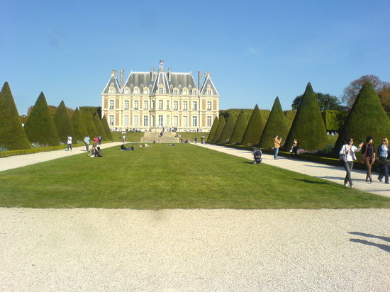 Sceaux via Tripadvisor, 1. Palace of Versailles, 2. Fontainebleau, 3. Sceaux, 4. Mont Saint Michel, 5. Saint-Germain-en-Laye, 6. Provins, 7. Chartres, 8. Reims, 9. Giverny, 10. Menara Eiffel, 11. Musee du Louvre, 12. Notre Dame de Paris, 13. Arc de Triomphe, 14. Champs-Élysées, 15. Sacré-Cœur, 16. Tuileries Garden, 17. Jardin du Luxembourg, 18. Montmartre, 19. Musée d’Orsay, 20. Disneyland Paris, 21. Place de la Concorde, 22. The Centre Pompidou, 23. Le Marais, 24. Champ de Mars, 25. Palais Garnier, 26. Montparnasse Tower, 27. Panthéon, 28. Rodin Museum, 29. Conciergerie, 30. Pont des Arts, 31. Musée de l’Orangerie, 32. Grand Palais, 33. La Villette