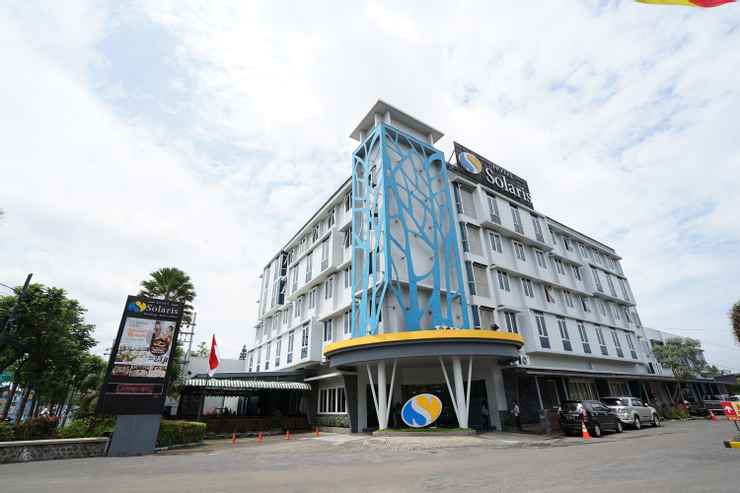 Masih Perlu Alternatif Lain? Yuk, Saatnya Mengintip Solaris Hotel Malang, 1. The Batu Villas, 2. Butik Capsule Hotel, 3. Hasanah Suhat, 4. El Hotel Malang, 5. Kertanegara Premium Guest House, 6. Merbabu Guest House, 7. Solaris Hotel Malang, 8. HARRIS Hotel & Convention Malang, 9. Lux Tychi Hotel Malang , 10. The 101 Malang OJ, 11. The Balava, 12. Grand Cakra Hotel Malang